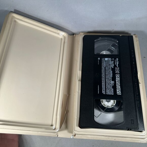 Walt Disney Classic 101 Dalmatians VHS 1992 Family Animation Movie G RCA - Picture 3 of 3